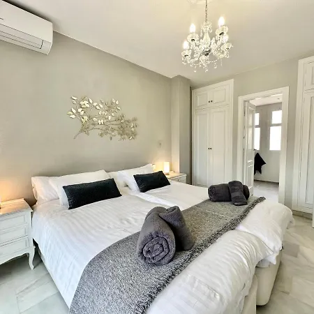 Center - Eaw Homes Apartment *