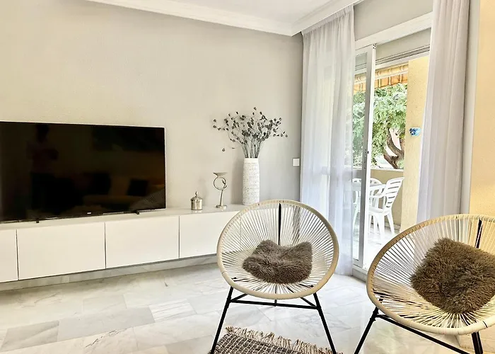 Center - Eaw Homes Apartment *